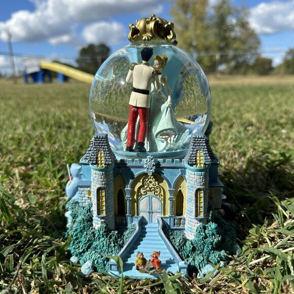 Disney Cinderella Castle Musical Snow Globe Dream Is A Wish Your Heart Makes vtg